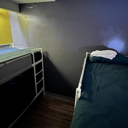 Pied-A-Terre Mont-Royal Hostel Монреал Екстериор снимка