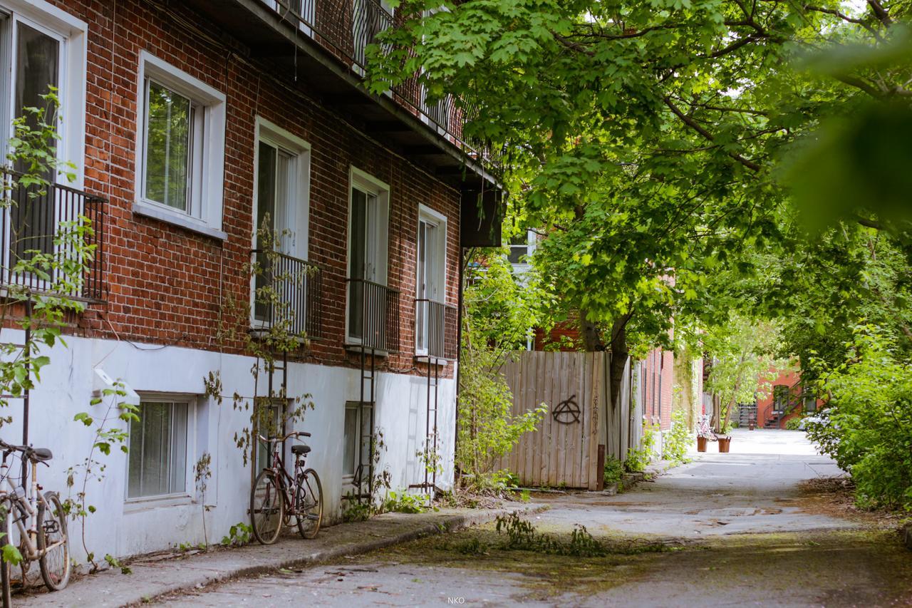 Pied-A-Terre Mont-Royal Hostel Монреал Екстериор снимка