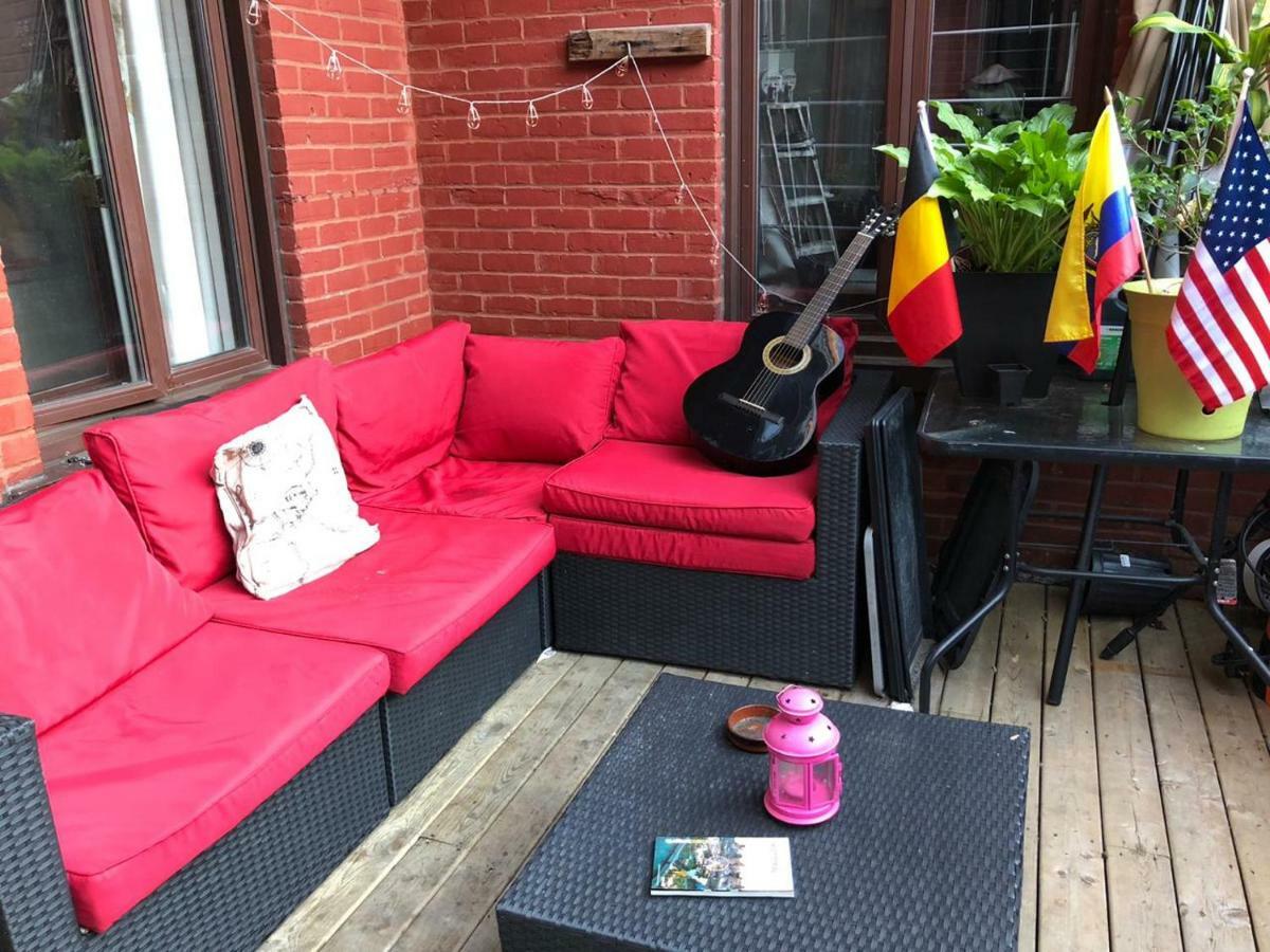 Pied-A-Terre Mont-Royal Hostel Монреал Екстериор снимка