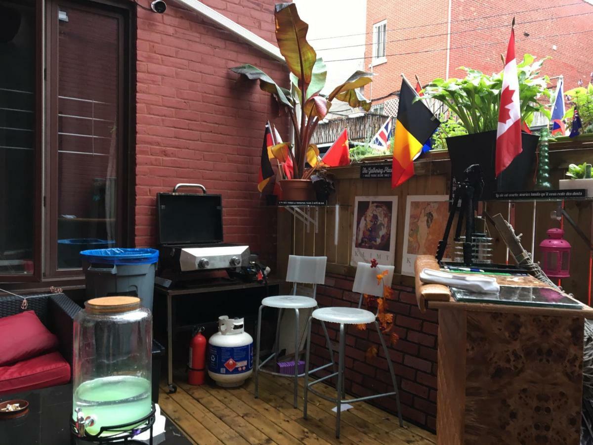 Pied-A-Terre Mont-Royal Hostel Монреал Екстериор снимка