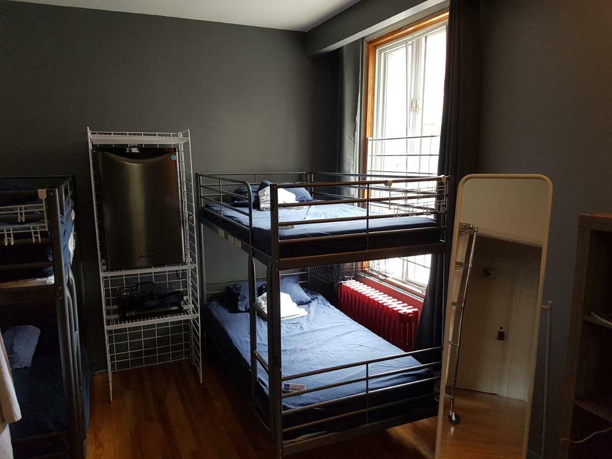 Pied-A-Terre Mont-Royal Hostel Монреал Екстериор снимка