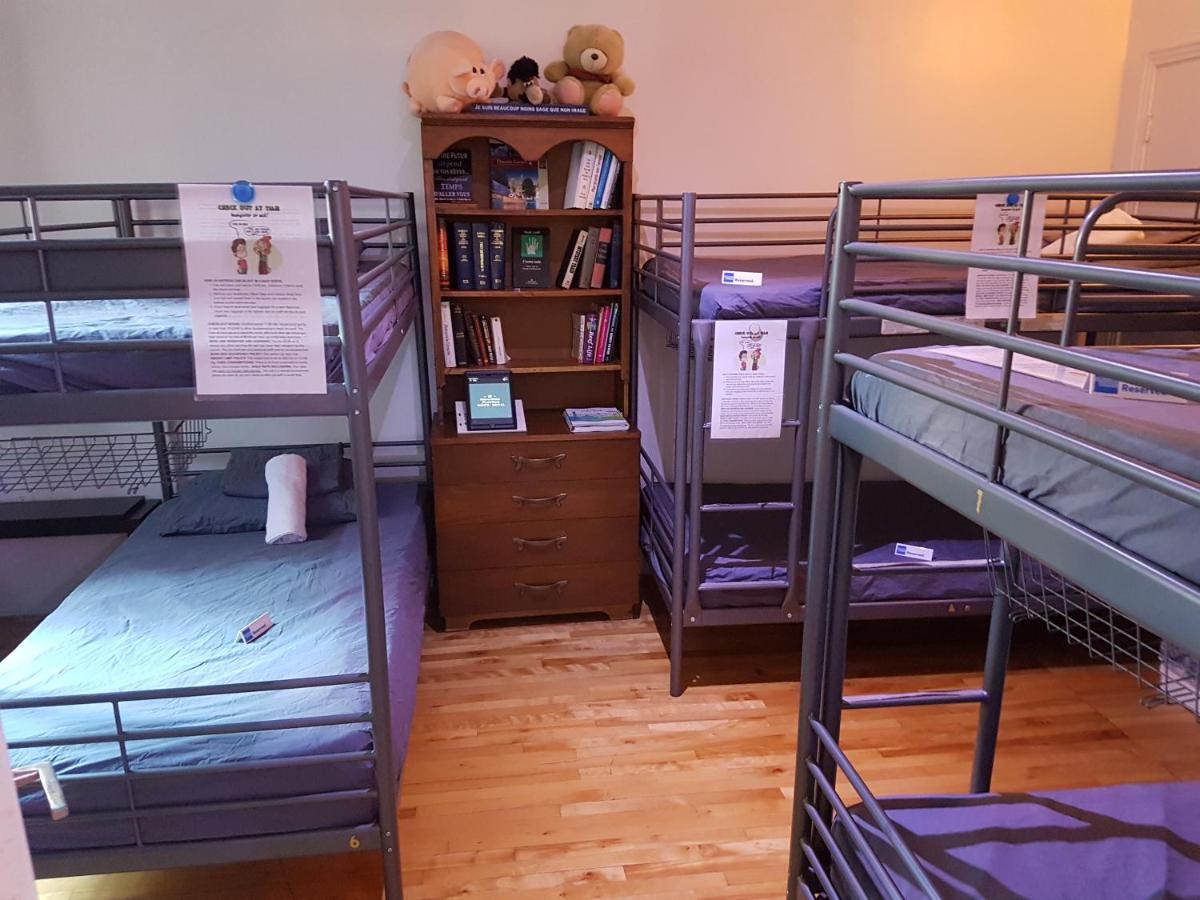 Pied-A-Terre Mont-Royal Hostel Монреал Екстериор снимка