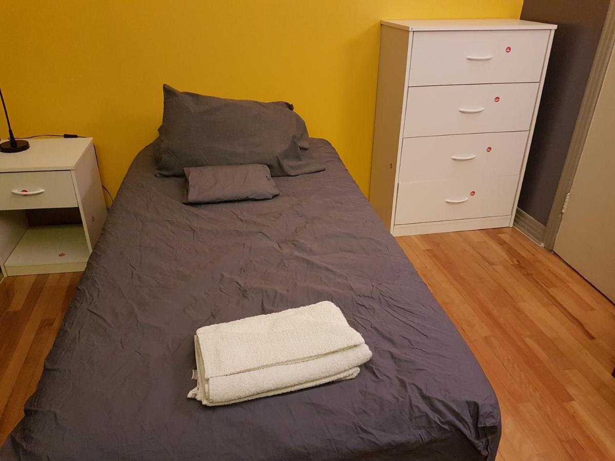 Pied-A-Terre Mont-Royal Hostel Монреал Екстериор снимка