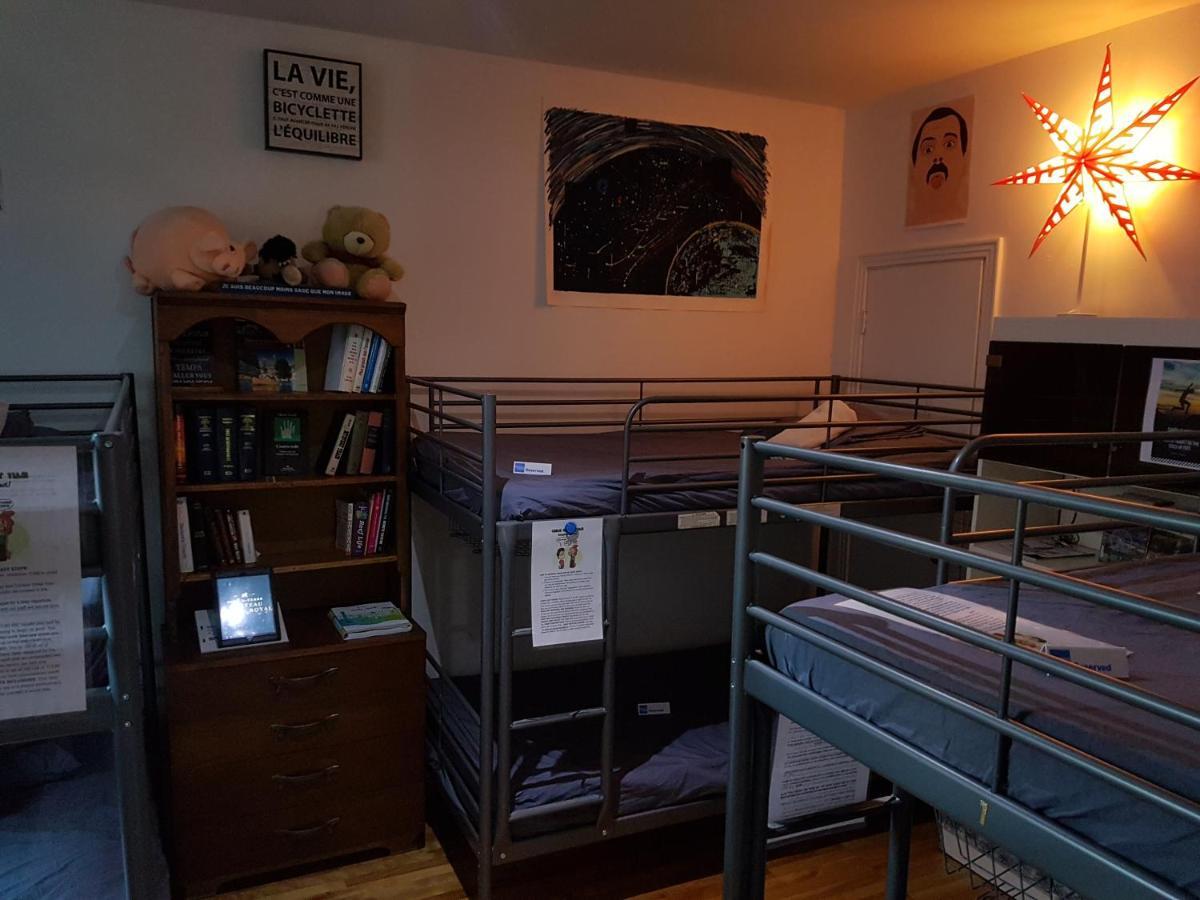 Pied-A-Terre Mont-Royal Hostel Монреал Екстериор снимка