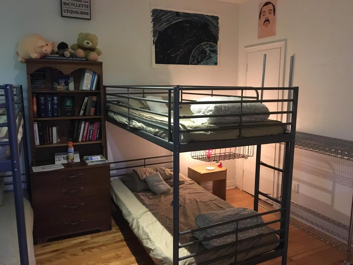 Pied-A-Terre Mont-Royal Hostel Монреал Екстериор снимка