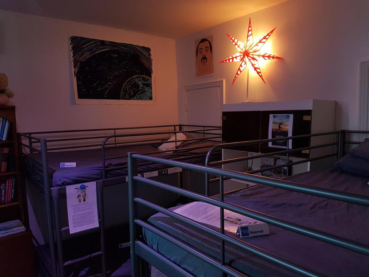 Pied-A-Terre Mont-Royal Hostel Монреал Екстериор снимка