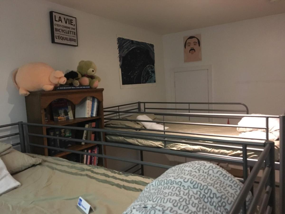 Pied-A-Terre Mont-Royal Hostel Монреал Екстериор снимка