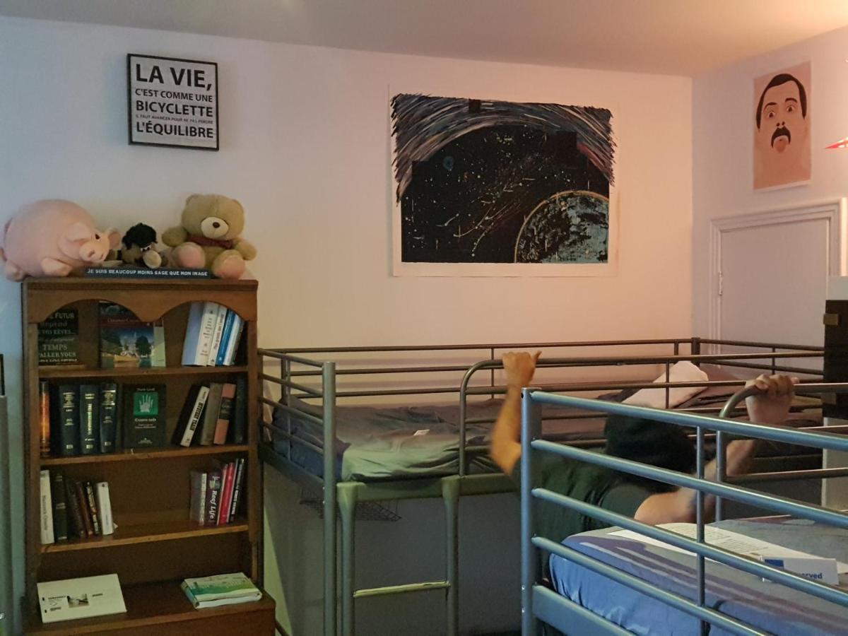 Pied-A-Terre Mont-Royal Hostel Монреал Екстериор снимка