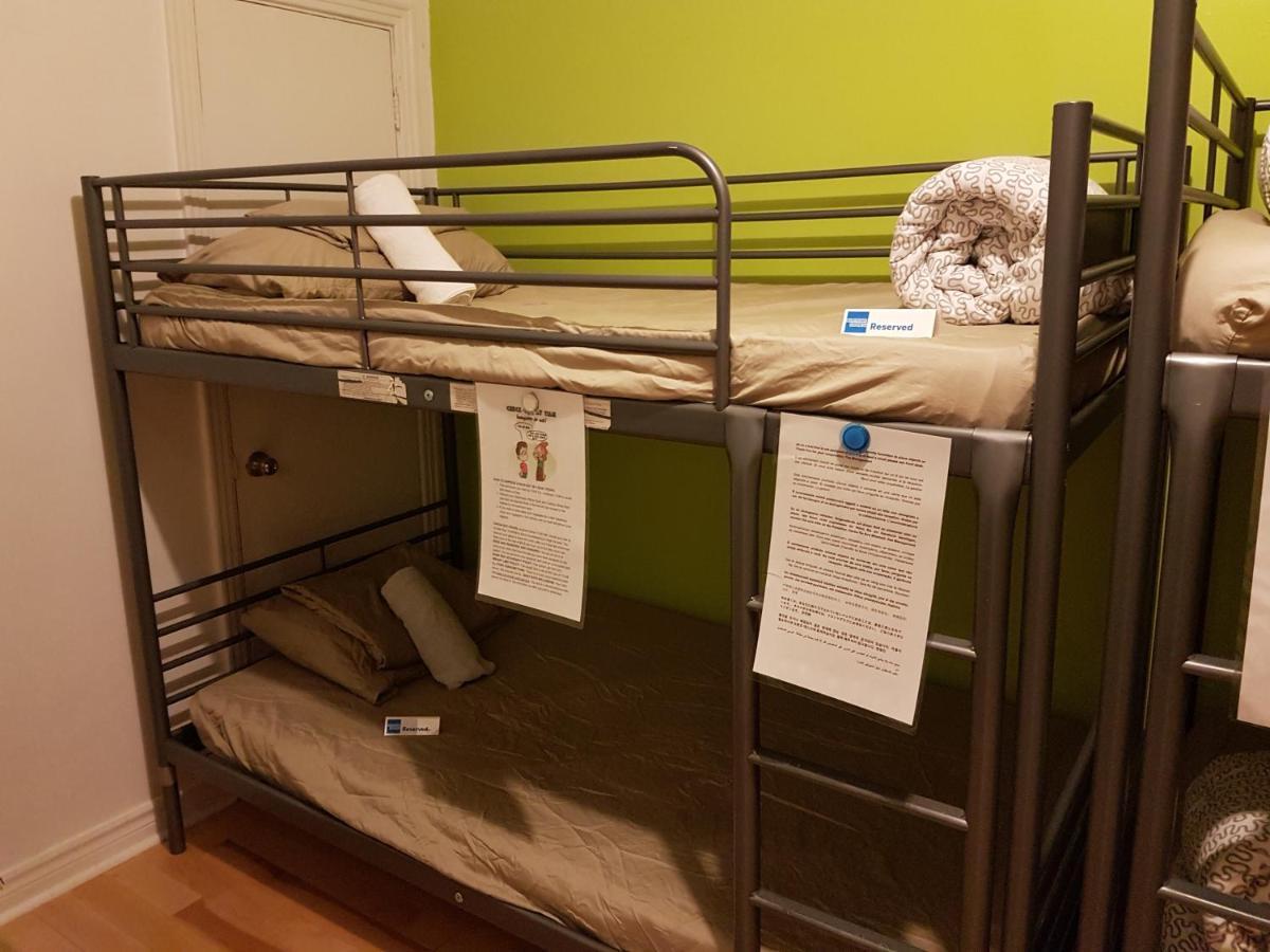 Pied-A-Terre Mont-Royal Hostel Монреал Екстериор снимка