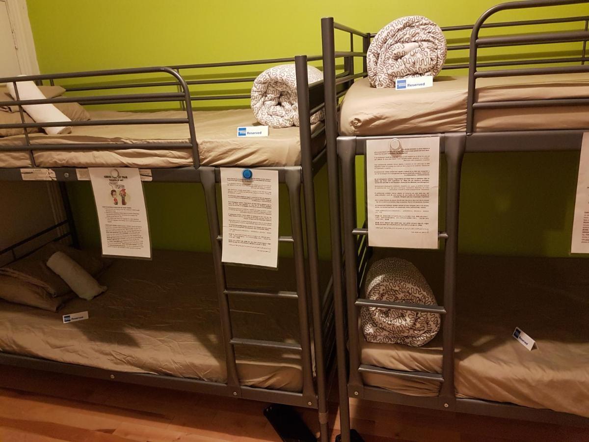 Pied-A-Terre Mont-Royal Hostel Монреал Екстериор снимка